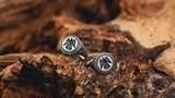 「LEATHERS AND TREASURES（レザーズアンドトレジャーズ）新作「CREED INTAGLIO RING」発売記念、希少石「カラーチェンジガーネット」を使用したフェアを8/15より開催」の画像2