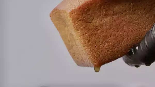 「大阪「Touchez du bois」から、“熟成させる”ブランデーケーキが新登場。 「プレミアムブランデーケーキ」11月1日〜オンライン先行発売。 11月5日からは大丸東京店1階MVPスイーツに期間限定出店。限定バターサンドも登場。」の画像