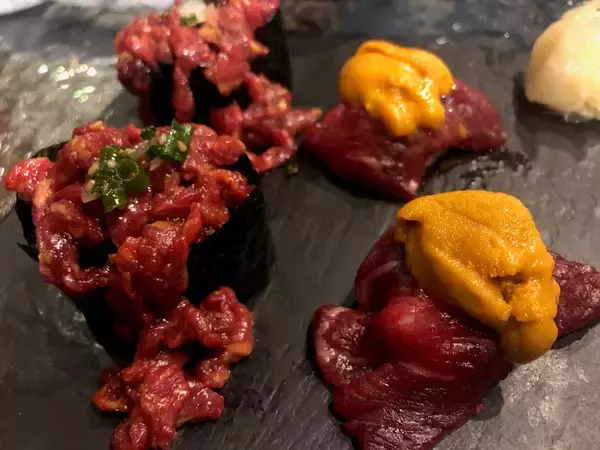 「肉の旨さ革命、始動。25年12月9日　東京・恵比寿に「日本のお酒と馬肉料理 うまえびす」堂々リニューアルオープン！」の画像