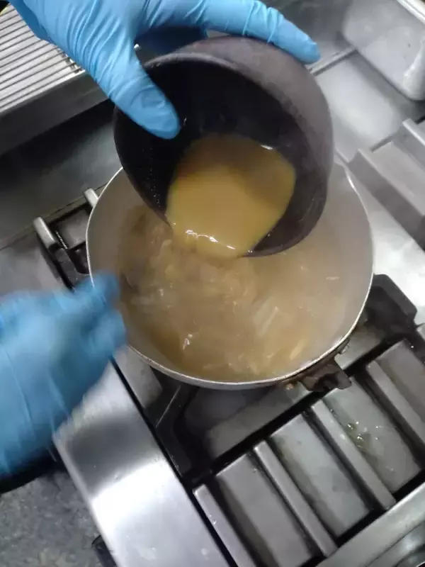 「創業73年　京都の老舗蕎麦【京都嵐山 清修庵】が累計販売数年間2万2千食の「自家製カレーそば(うどん)」「カレー丼」をリニューアル」の画像