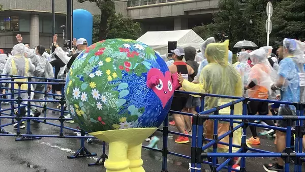 「フルマラソン化10周年！ 全国＆海外から集まった約3万人のランナーが横浜の街を走る！ 豪華ゲストも来場 「横浜マラソン2025」開催！」の画像