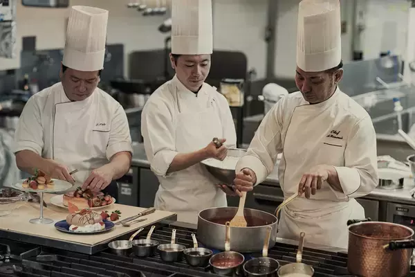 ANAクラウンプラザホテル千歳　　3人のシェフが織りなす、この冬だけの美味なる饗宴 土日祝限定「スイーツ＆ランチブッフェ 匠の饗宴～冬のデザートと石窯レシピ～」開催