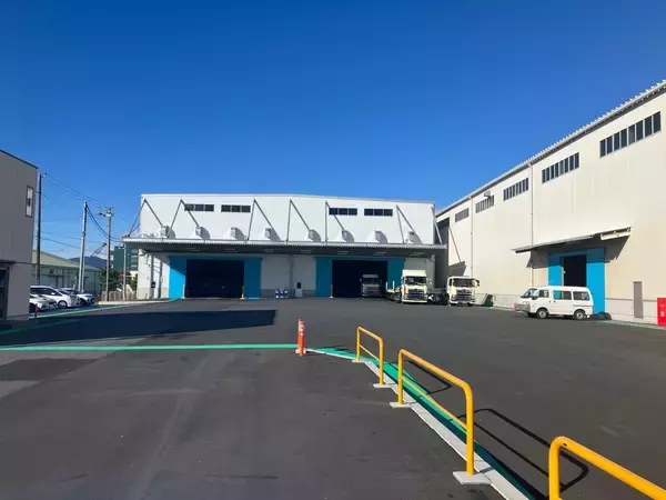 静岡県富士市・田子の浦港の鋼材向け倉庫の建て替えを完了　無人搬送車(AGV)導入のほか　大型トレーラー転回スペース拡大で安全面も向上