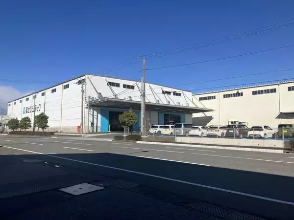 「静岡県富士市・田子の浦港の鋼材向け倉庫の建て替えを完了　無人搬送車(AGV)導入のほか　大型トレーラー転回スペース拡大で安全面も向上」の画像