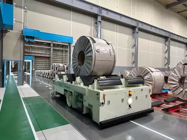 「静岡県富士市・田子の浦港の鋼材向け倉庫の建て替えを完了　無人搬送車(AGV)導入のほか　大型トレーラー転回スペース拡大で安全面も向上」の画像