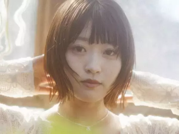 映画 告白 でデビューし、特撮ドラマ ウルトラマンタイガ ヒロイン役や恋愛ドラマでも注目を集める女優・吉永アユリ が、花王株式会社 の人気ブランド「めぐりズム」新CM『貼る炭酸ジェルパックFOOT 推し活応援篇』に出演中！