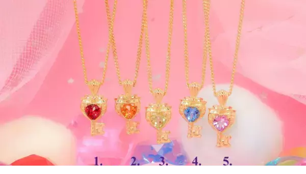 本物の宝石を携えて―　#C-pla×KARATZカプセルトイ版「大人のセボンスター ハートキーペンダント」限定販売