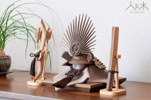 「木のぬくもりを活かしたオリジナル節句飾りに新作登場　安土城築城450周年　五月人形「織田信長」が発売」の画像