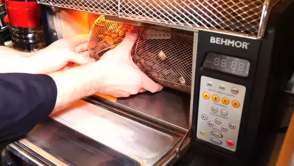 「「ケーキを超える一枚の贅沢」1分・1℃・1gを見極めるBean to bar チョコレート職人の新しい挑戦。Makuakeにて数量限定販売！」の画像