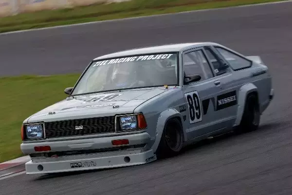 「HKS×NISSEI、クラシックカー（旧車）向けパーツ開発・製作の取り組みを本格化」の画像