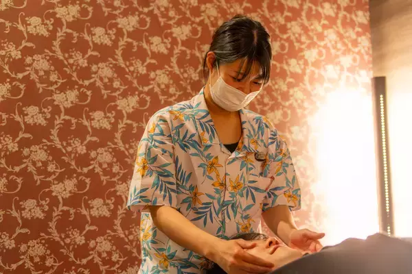 「【日本初※】どこに行っても変わらない、咬合の歪みから始まる全身のコリや痛みに　歯科医院発、お口×身体の専門サロンMAHINA LAGOONが広島でスタート」の画像