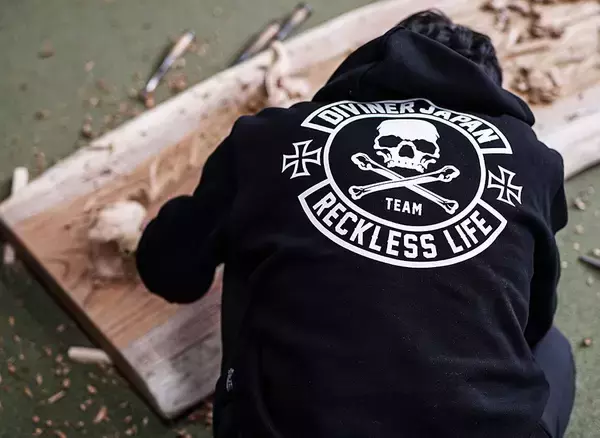 「【大阪・伝統工芸の危機に挑む】若者の「伝統離れ」を食い止めろ。ストリートブランドDIVINERが、だんじり彫刻師・前田暁彦と異色の対談を公開。「職人＝カッコいい」を再定義する。」の画像