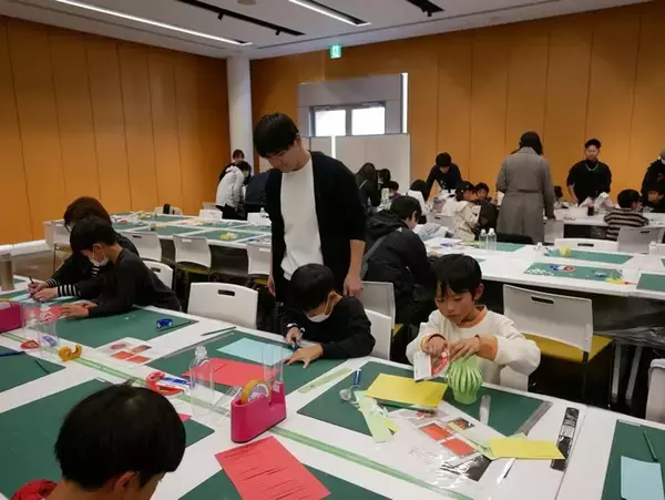 近畿大学産業理工学部生が子どもたちと"光のアート"を創出　飯塚市「エコLightナイト」でワークショップを開催