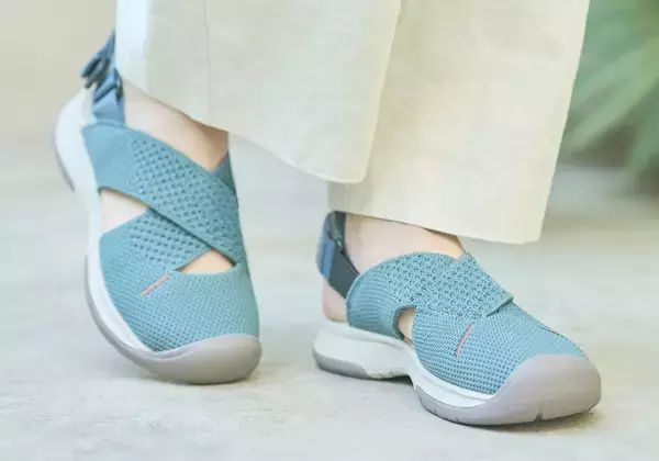 アキレス独自のユニバーサルデザイン基準から生まれた　『■●▲Designs(R)』フォートゥースリーデザインズという名の“フダン靴”“長い夏を快適に過ごせるよう設計されたサンダル”26年春夏モデル2タイプ登場