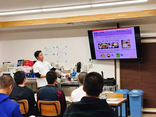 「【栄養士会】「ただ食べる」から「勝てる体作り」へ桐光学園高等学校のジュニアアスリートへ栄養セミナーを開催」の画像