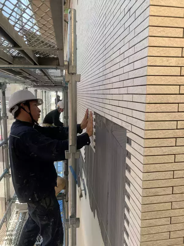 「タイル外壁を標準とする住宅ブランドとして職人不足を見据え、施工体制を先行強化　ベトナム人特定技能生を10名体制へ増員」の画像
