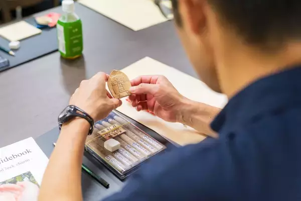「日本百名湯 伊豆修善寺温泉で歴史と文化のリトリートな体験　日本でも貴重な「仏師」直伝！世界に一つだけの旅のお守り作り「地蔵彫り」を(一社)伊豆市観光協会修善寺支部が造成」の画像