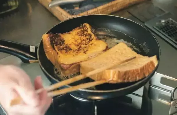 「麻生要一郎が初めて綴る、波乱万丈の自伝＆食エッセイ『酸いも、甘いも。あの人がいた食卓1977‐2025』1/14発売　大切な人たちとの記憶をつなぐ11のレシピも初公開」の画像