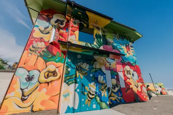 【淡路島】絵本の世界みたいな”サプライズ宿”で、夏の思い出をかき氷×アイス食べ放題×手持ち花火、ぜんぶ無料で。子どもが主役！ 1日1組限定「+Lei Ohana」の夏休み旅行
