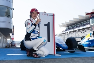 秋のスーパーフォーミュラ併催大会で翁長実希が今季初優勝、佐藤こころが待望のKYOJO初優勝飾る