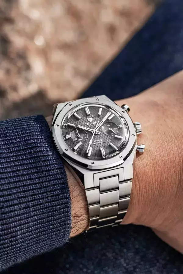 「スイスの老舗ブランド「Nivada Grenchen」 - 新作腕時計 - 1970年代のスポーツウォッチ「F77」のクロノグラフモデルが登場」の画像