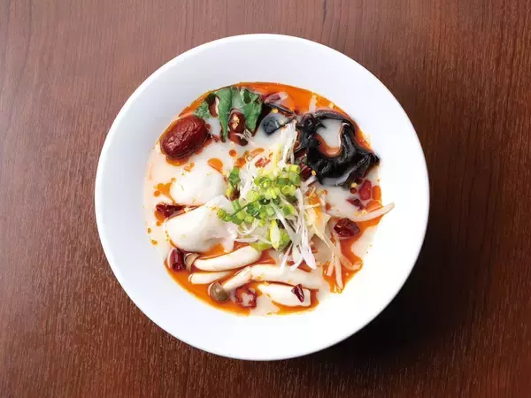 「行列ができる千葉発ラーメン店が本気で作った『麻辣湯』が話題！ 11時間煮込んだ鶏白湯×20種薬膳「KOTOBUKI麻辣湯」新登場｜麺屋ことぶき【ユニモちはら台店】」の画像