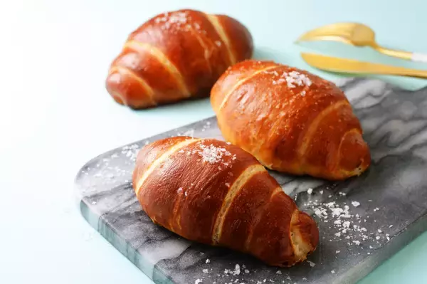 「SNSで401万再生の北海道で大人気ベーカリー道外初出店『焼き立て塩パンとスコーンの店「SiOKUMA BAKERY　鹿児島与次郎店」』鹿児島初！！3/22(日)オープン！」の画像