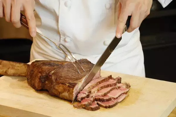 「薪窯ローストビーフ食べ放題のランチビュッフェ、西明石でGW限定開催（5/2～5/6）」の画像