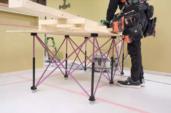 「販売開始からわずか1年で累計出荷25,000台突破　現場の声からブラック・パープルを商品化」の画像