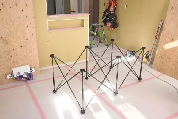 「販売開始からわずか1年で累計出荷25,000台突破　現場の声からブラック・パープルを商品化」の画像