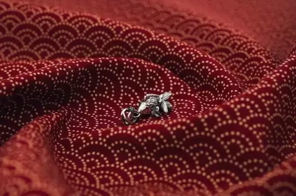 「Bloody Mary(ブラッディマリー)/御守チャームシリーズ第一段「吉兆神楽」、2026年1月3日(土)発売」の画像