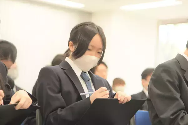 「全国700教室を展開する塾のノウハウを高校教育へ。通信制高校サポート校「ナビ高等学院」が愛知・大阪で第1期生入学式を実施」の画像