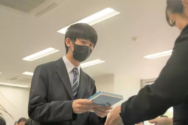 「全国700教室を展開する塾のノウハウを高校教育へ。通信制高校サポート校「ナビ高等学院」が愛知・大阪で第1期生入学式を実施」の画像