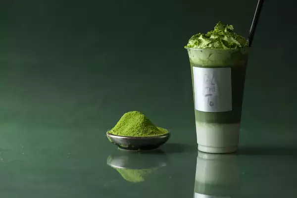 「【熱海さとり本店】累計11万個を突破した静岡抹茶使用のお濃茶スイーツを販売する熱海さとり本店　12/20～1/4の16日間で『2周年祭』開催！抹茶2倍スイーツや「お抹茶ぜんざいの振る舞い」を実施！」の画像