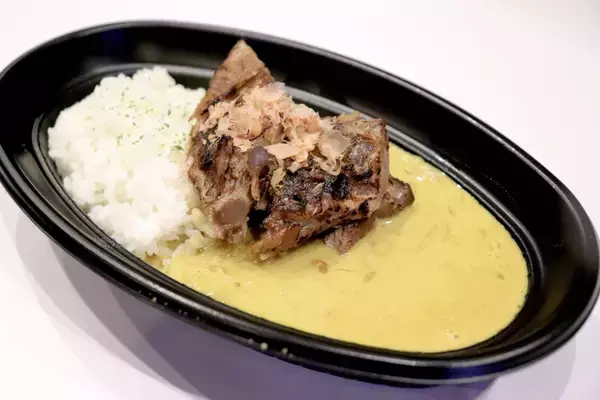 「瀬長島初開催の音楽フェス「Orion Island Waves」に朝食ホテル『The BREAKFAST HOTEL』がスペシャルver.で出店！特製ソーキカレー＆サンセットベーグルサンドなど限定メニューを提供」の画像