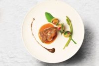 大阪から列車で2時間半・東京からは3時間、1泊2日のおとな旅初めて訪れてもどこか懐かしい、ご褒美の待つ港町へ福井・三国湊の伝統的な町家ホテル「オーベルジュほまち 三國湊」で味わう、ミシュランフレンチ