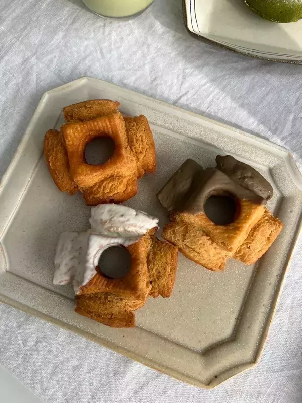 「博多駅初出店！＜解凍０秒＞凍ったまま食べる魔法のドーナツ「ザクド」を販売する『３時のドーナツ』が博多エキナカマイングに期間限定出店します。」の画像