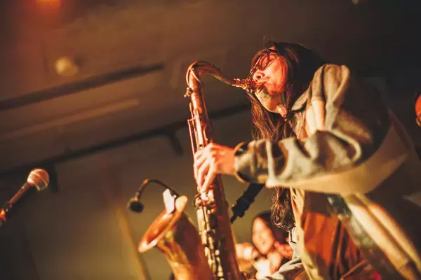 「Offo tokyo、猫の日に新曲リリース＆全国ツアーを発表！赤猫に進化した Nemoがフロアを圧倒！」の画像