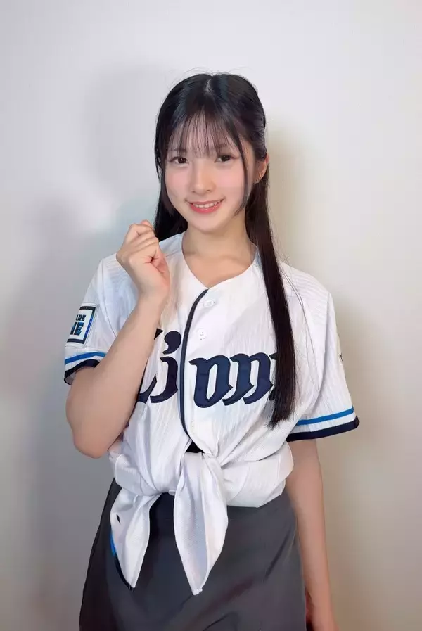 「最年少ラウンドガール・MIUが西武ライオンズの始球式に登場！」の画像