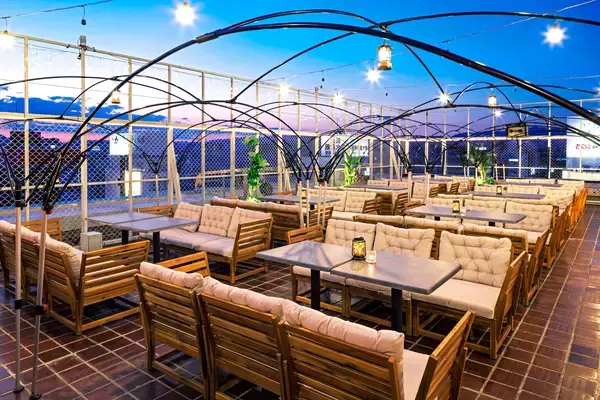 「姫路駅前に“夜景を望む都会派BBQビアガーデン”「姫路ビアガーデン BBQテラス」が6月3日NEW OPEN」の画像