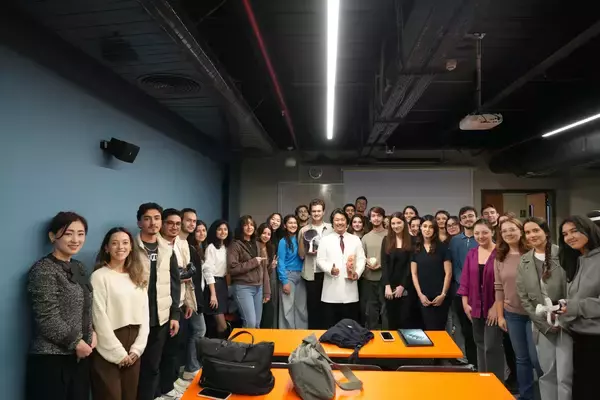 「＜日本人初の快挙＞日本の「XR・AI医療技術」が欧州・中東の最高学府へ　ミライズ代表・富田大介、中欧最古の名門「カレル大学医学部」客員教授に就任」の画像