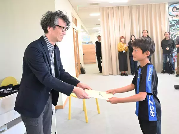 「ローランド、聖隷クリストファー小学校に電子管楽器「Aerophone mini」を寄贈」の画像