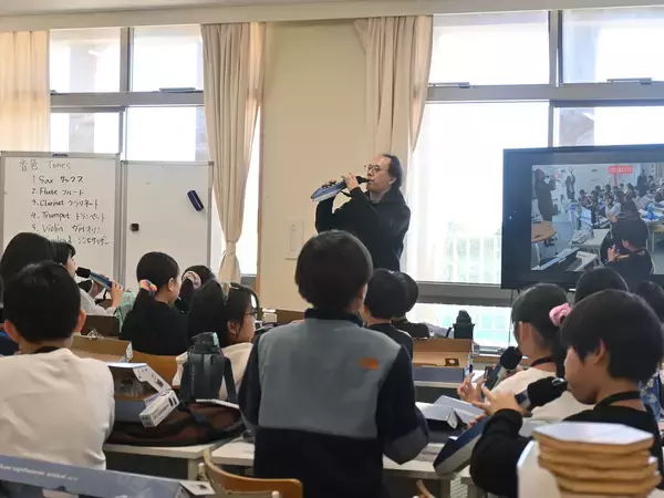 「ローランド、聖隷クリストファー小学校に電子管楽器「Aerophone mini」を寄贈」の画像