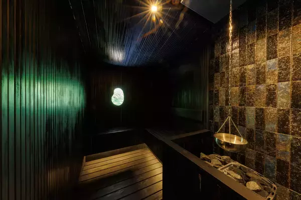 「奥湯河原の温泉旅館「奥湯河原 結唯 -YUI-」本館をフルリニューアル　1フロア1室の“私邸型ラグジュアリー客室”誕生　サウナ・天然温泉付き新客室オープンキャンペーン実施中！」の画像