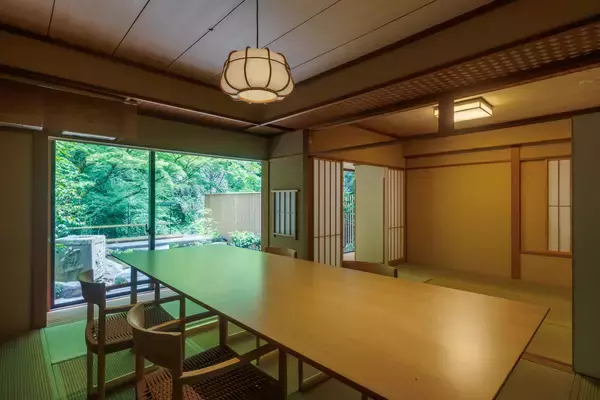 「奥湯河原の温泉旅館「奥湯河原 結唯 -YUI-」本館をフルリニューアル　1フロア1室の“私邸型ラグジュアリー客室”誕生　サウナ・天然温泉付き新客室オープンキャンペーン実施中！」の画像