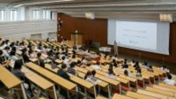 近畿大学客員教授の大﨑洋氏が医学部生に特別講義　医療サービスを多角的に考察し、医師としての在り方を考える