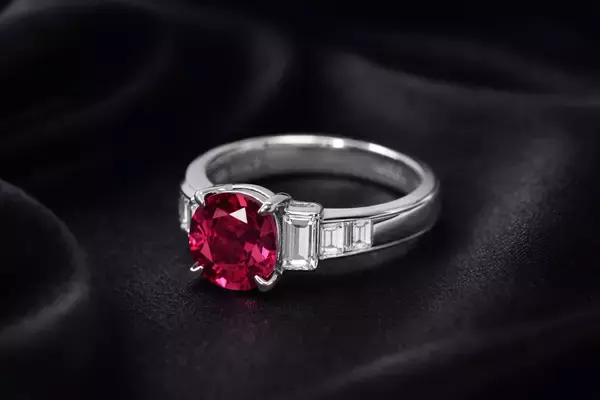 「モザンビーク産ルビーの国際落札価格高騰で再注目される「実物資産としての宝石価値」買取専門店「おもいお」がルビーの買取体制を強化」の画像