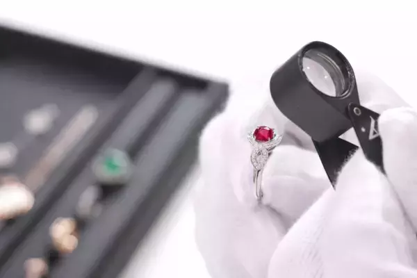 「モザンビーク産ルビーの国際落札価格高騰で再注目される「実物資産としての宝石価値」買取専門店「おもいお」がルビーの買取体制を強化」の画像