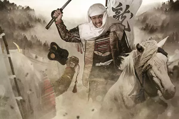 「甲冑姿で撮影体験がきる『戦国フォトスタジオSAMURAI』が武田信玄・上杉謙信になりきる特別プランの予約受付をスタート！10月末まで20％OFFキャンペーン実施」の画像