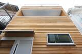 「11坪の狭小地で実現した、天然木のぬくもりに癒される、屋上を叶えたシンプルな狭小住宅。」の画像4